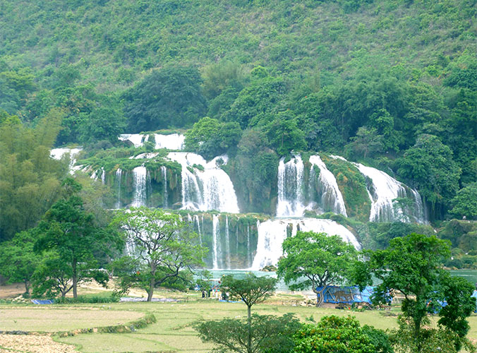 Travel to remote places in northeast of Vietnam, Bangioc waterfall