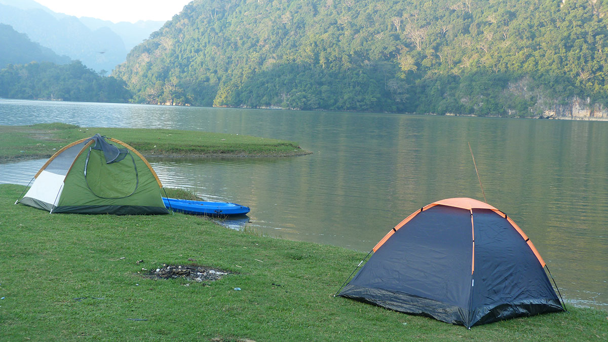 Kayak, trek & camping sur le lac de Ba Be 2 jours
