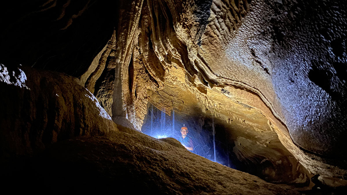 Tham Phay cave expediton 1 day
