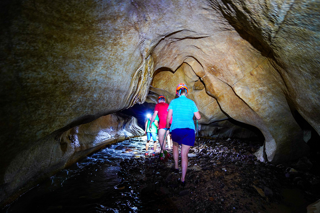 Tham Phay Cave – An indigene adventure in the Land of Ba Be 