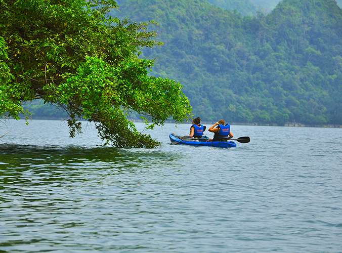 Hidden trails of Ba Be national park, kayaking Ba Be lake
