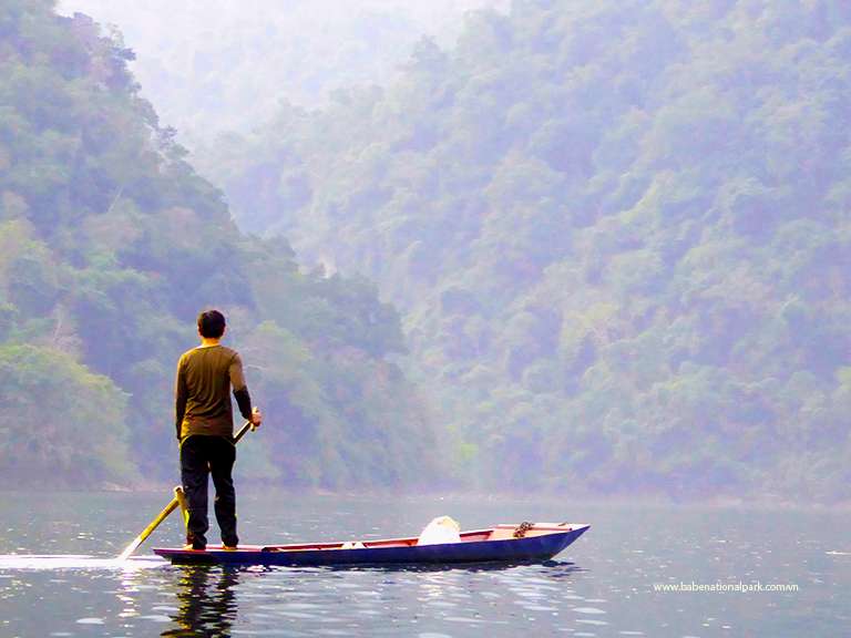 Boat man on Ba Be Lake