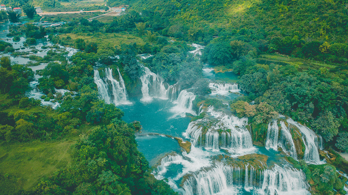 Ban Gioc waterfall and Ba Be lake 3-day tour from Hanoi