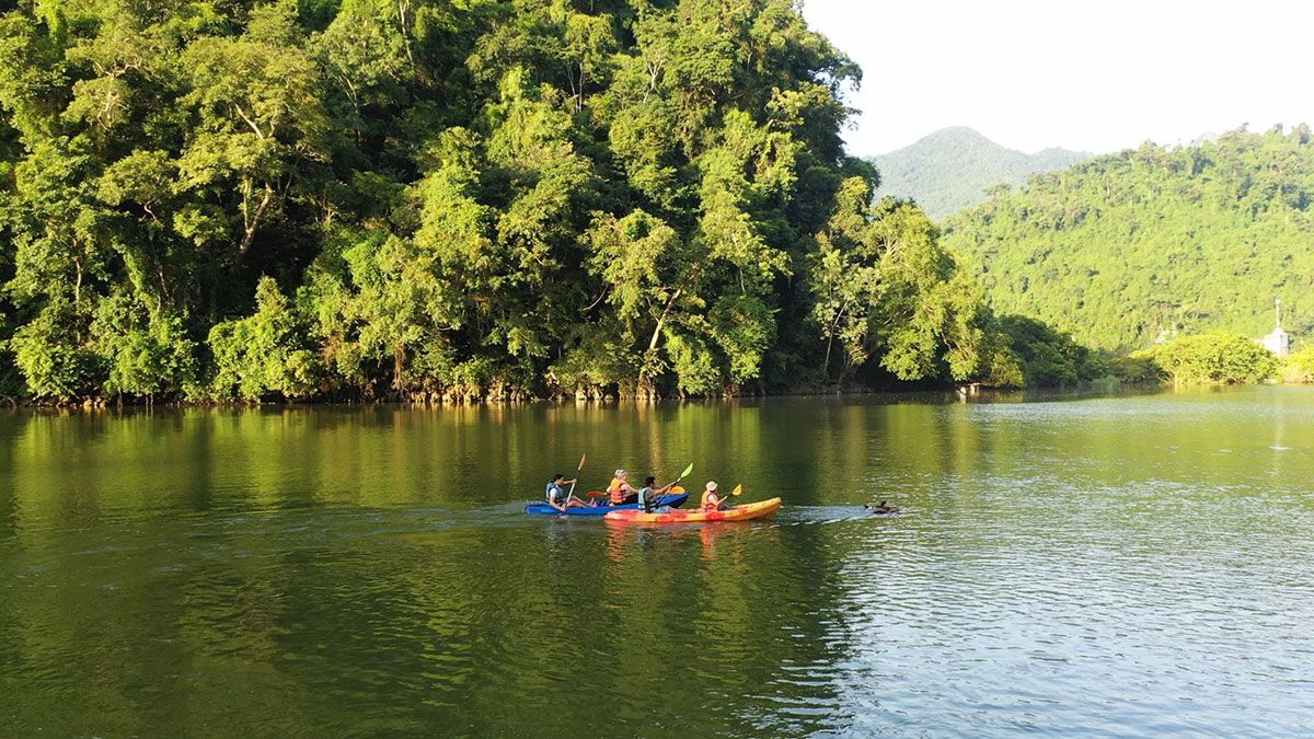 Kayak, trek & spéléologie à Ba Be 2 jours