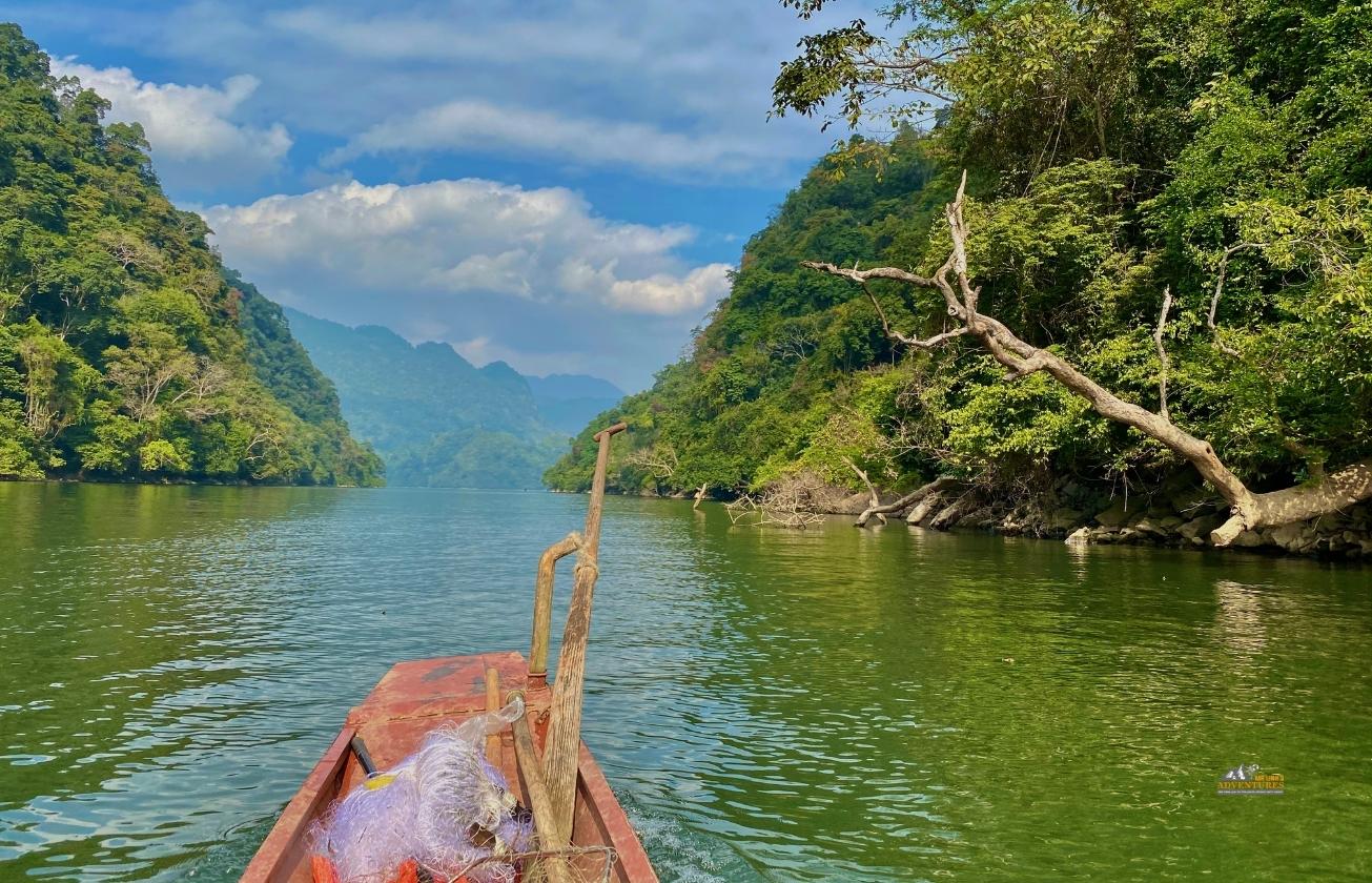 fishing on Ba Be lake