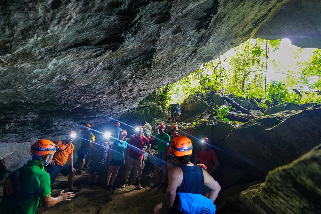 Tham phay cave entrance 